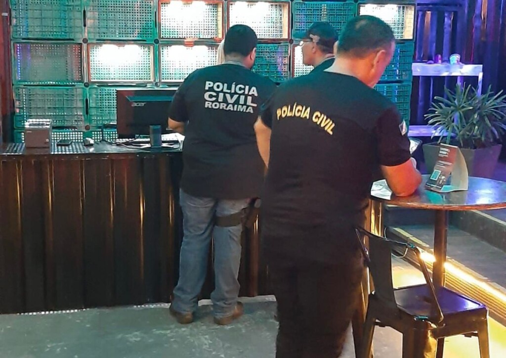 Agentes da Polícia Civil durante fiscalização (Foto: Ascom/Polícia Civil)