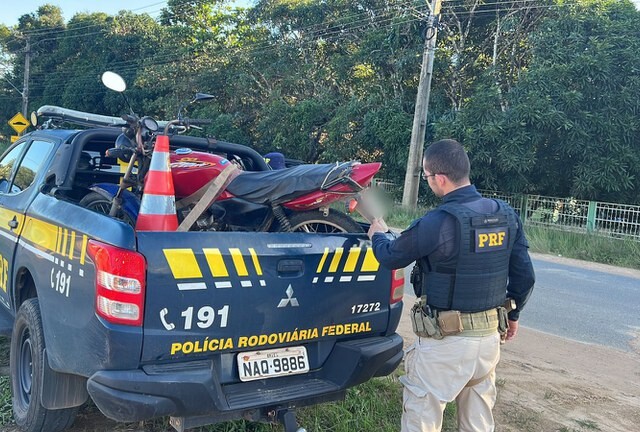 Veículos apreendidos foram levados à delegacia (Foto: Divulgação/PRF)