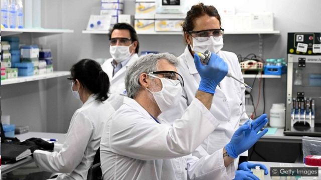 Pesquisadores ainda procuram entender gravidade da doença em diferentes pessoas. Foto: Getty Images