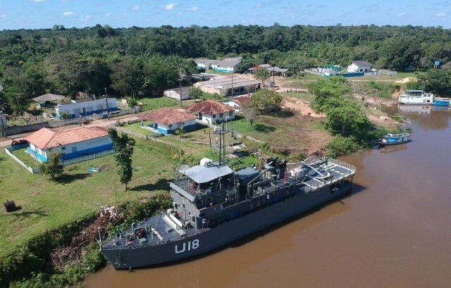 Comunidades ribeirinhas recebem atendimento médico da Marinha do Brasil