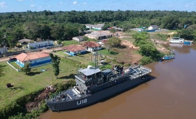 Comunidades ribeirinhas recebem atendimento médico da Marinha do Brasil