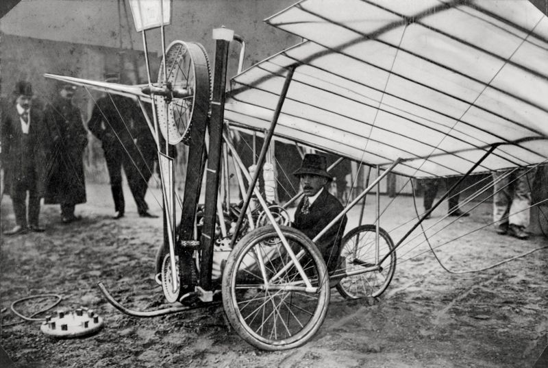 Santos Dumont testou ao longo de uma década 22 máquinas voadoras. (Foto: Internet/FAB)