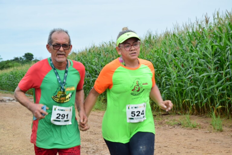 Alfredo motivou Rosemeri a participar da corrida deste sábado (29). (Foto: Nilzete Franco/FolhaBV)