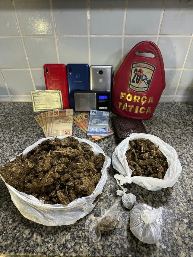 Material apreendido pela Força Tática (Foto: Divulgação)