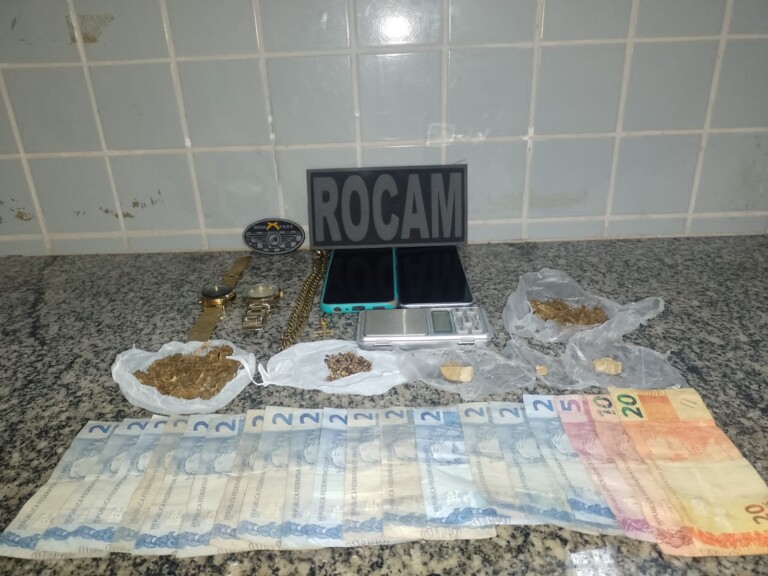Material apreendido e apresentado na Central de Flagrantes (Foto: Divulgação)
