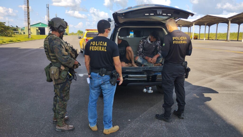 Forças Armadas coopera com prisões e entrega suspeitos à Polícia Federal (Foto: Divulgação) Forças Armadas coopera com prisões e entrega suspeitos à Polícia Federal (Foto: Divulgação)
