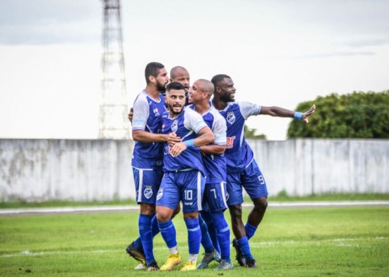 Mundão garantiu a vitória fora de casa (Foto: Hélio Garcias)