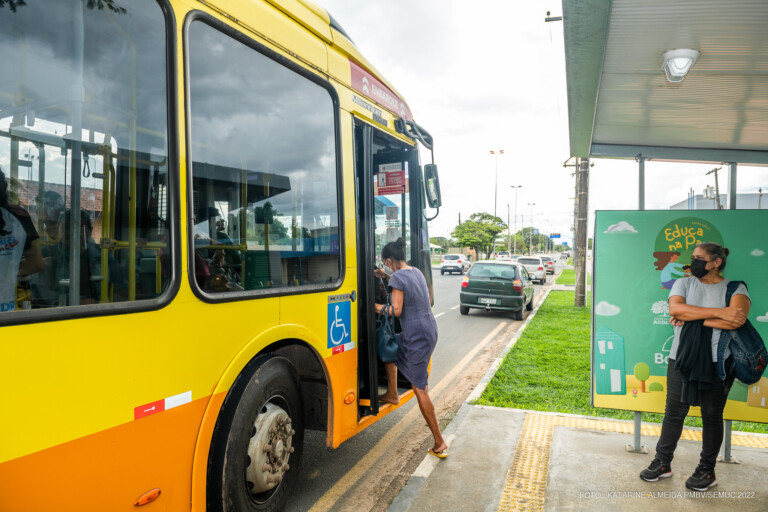 Usuários do transporte coletivo devem ficar atentos às mudanças nas rotas (Foto: Katarine Almeida/Semuc)