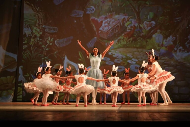 Espetáculo de dança celebra 20 anos de trajetória da Escola de Ballet Aura