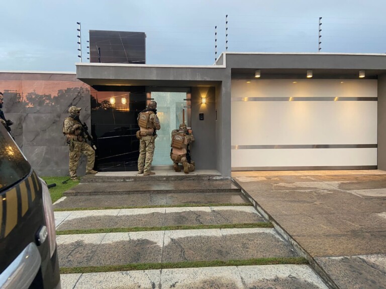 Ex-deputada diz que nada foi encontrado e apreendido em sua residência Ex-deputada diz que nada foi encontrado e apreendido em sua residência