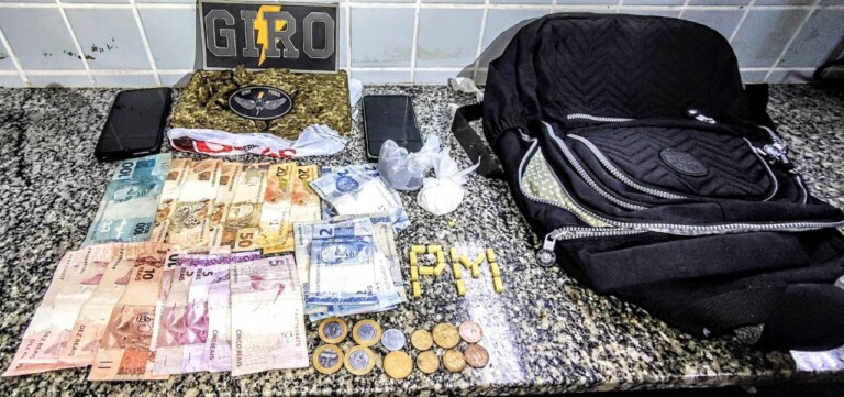 Material apreendido foi levado à delegacia (Foto: Divulgação/PMRR)