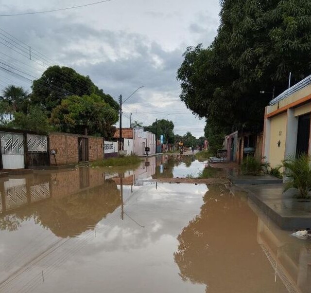 Água na via impede o tráfego. Foto: Arquivo pessoal