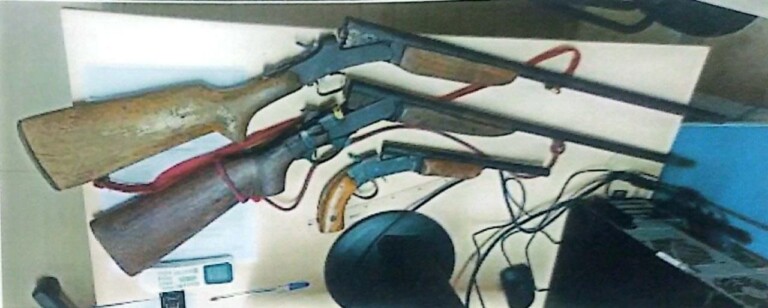 Armas apreendidas na fazenda (Foto: Divulgação)