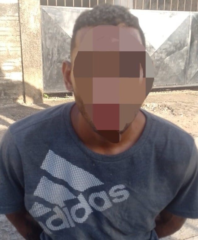 J.V.B.D., suspeito de conduzir a moto no momento do assalto (Foto: Divulgação) 