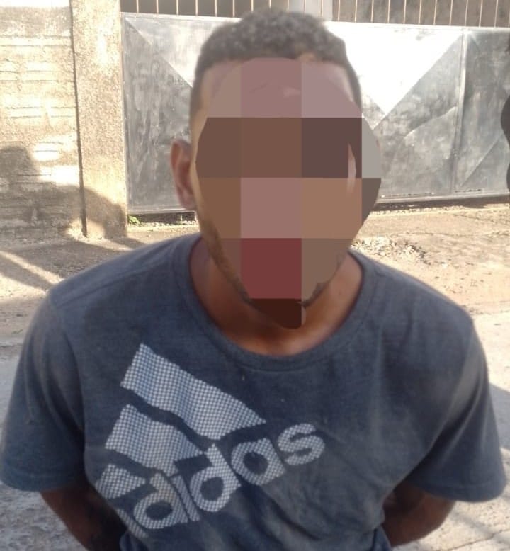 J.V.B.D., suspeito de conduzir a moto no momento do assalto (Foto: Divulgação) 