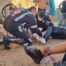 Um dos homens foi baleado no tornozelo e o outro na perna e braço (Foto: Marília Mesquita/Folha BV) 