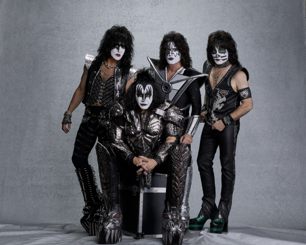 Banda Kiss é eternizada por baixo em forma de machado, tocado por Gene Simmons. Foto: Internet Banda Kiss é eternizada por baixo em forma de machado, tocado por Gene Simmons. Foto: Internet