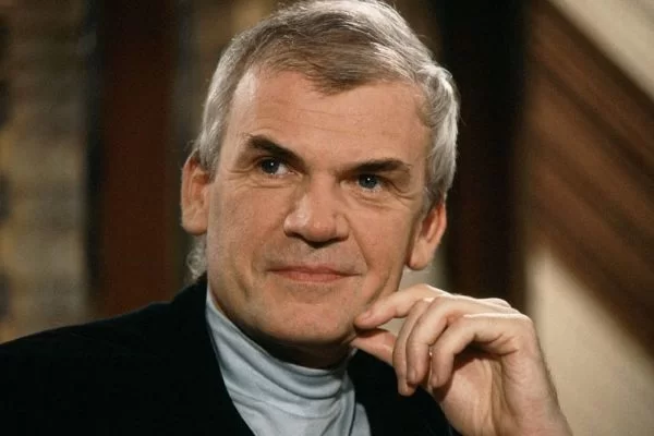 Milan Kundera, saída à francesa