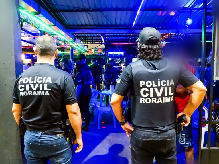 Policiais civis em ação durante a Operação Saturitas (Foto: Secom-RR)