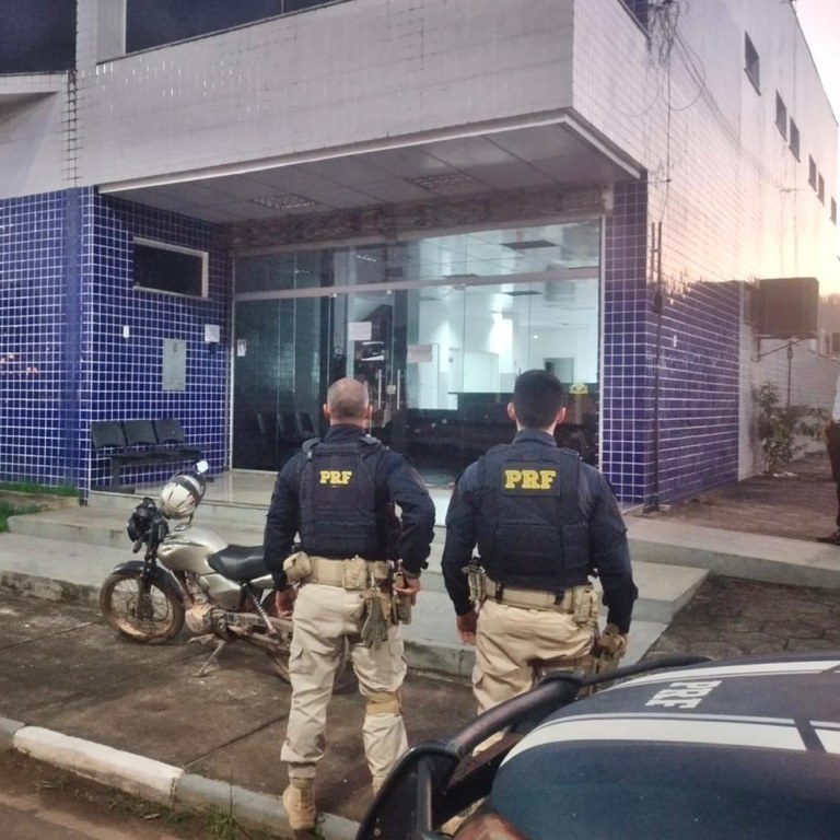 PRF apreende motocicleta com placa em Caracaraí