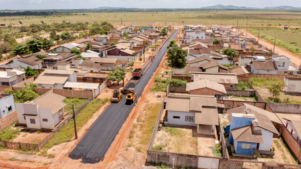 Obras do bairro Murilo Teixeira contemplam 3,3 km de drenagem e cerca de 4 km de terraplenagem e asfalto. (Foto: Yan Costa/PMBV) Obras do bairro Murilo Teixeira contemplam 3,3 km de drenagem e cerca de 4 km de terraplenagem e asfalto. (Foto: Yan Costa/PMBV)