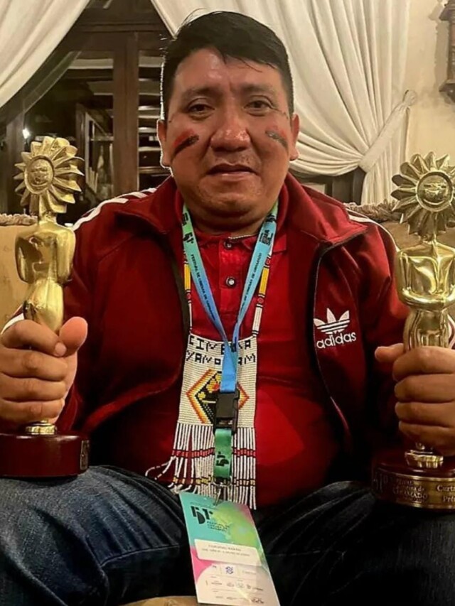 Morzaniel Ɨramari vive na comunidade Watoriki, região Demini, na Terra Indígena Yanomami (Foto: Instagram @Hutukara_yanomami)