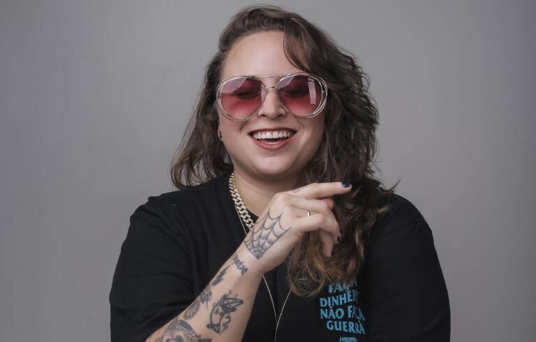 DJ Estrela é uma das produtoras do evento e está no line-up da noite (Foto: Divulgação)