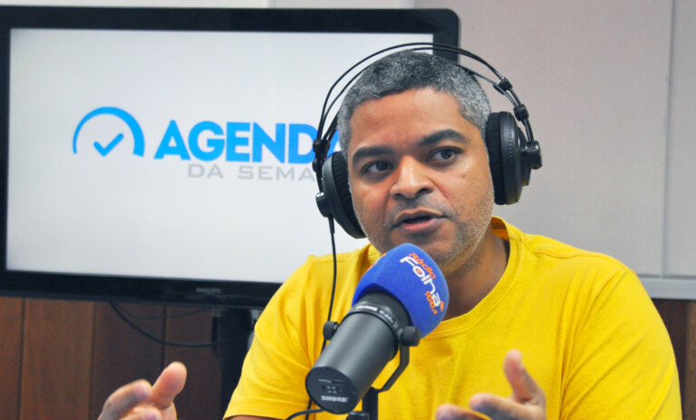 O ex-vereador de Boa Vista, o professor Linoberg Almeida, em entrevista ao Agenda da Semana, da Folha FM (Foto: Arquivo FolhaBV)