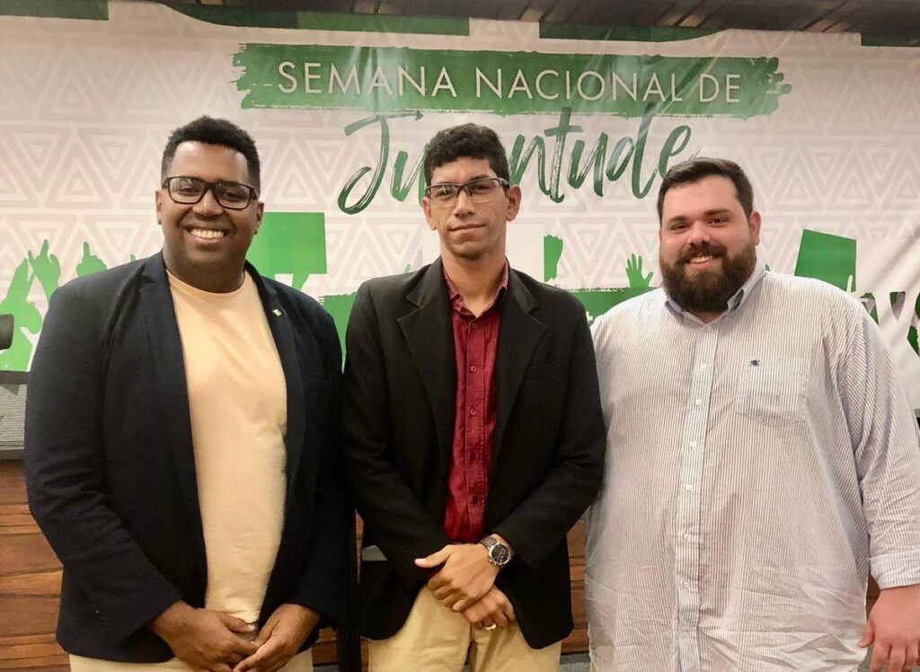 O secretário nacional da juventude, Ronald Sorriso, Roger Wyllyam e o presidente do Conselho Estadual da Juventude, Marcos Barão. Foto: Arquivo Pessoal O secretário nacional da juventude, Ronald Sorriso, Roger Wyllyam e o presidente do Conselho Estadual da Juventude, Marcos Barão. Foto: Arquivo Pessoal