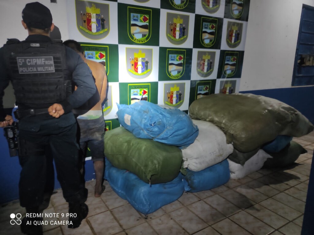 Carga foi apreendida e levada a Polícia Federal (Foto: Divulgação/PMRR)