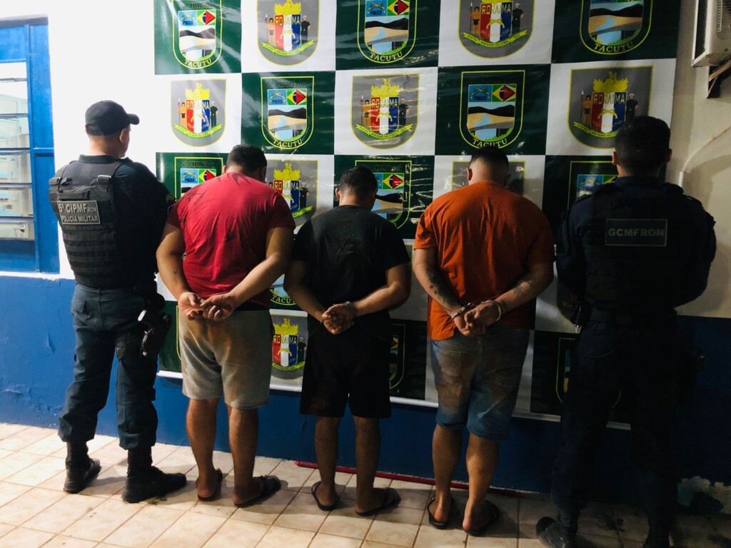 Suspeitos foram levados ao Posto da Polícia Federal (Foto: Divulgação/PMRR) Suspeitos foram levados ao Posto da Polícia Federal (Foto: Divulgação/PMRR)