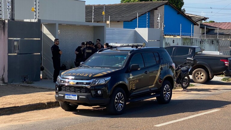 Mandados estão sendo cumpridos em Boa Vista e Alto Alegre (Foto: Lucas Luckezie/Folha BV)