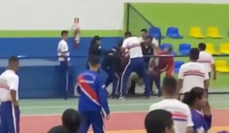 Homem com distúrbios invade ginásio de escola, agride PM e tenta bater em alunos