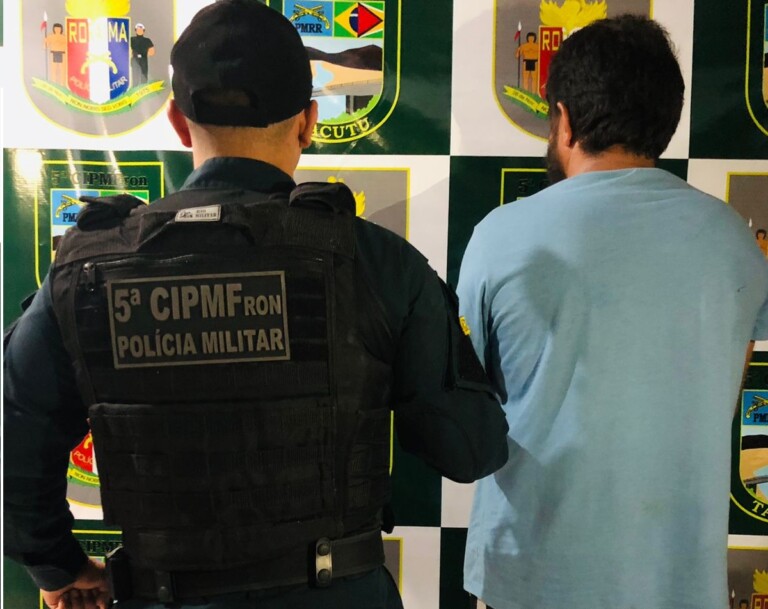 Homem foi detido por policiais federais e levado ao quartel da Polícia Militar (Foto: Divulgação/PMRR)