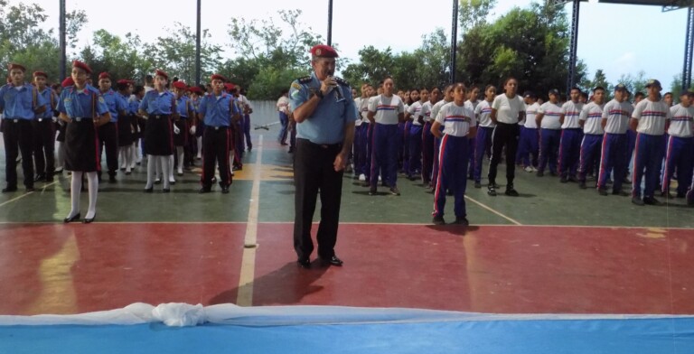 Gestor administrativo do Colégio Estadual Militarizado Ouvídio Dias, tenente-coronel Júlio César, durante sua fala (Foto: Simone Raposo)