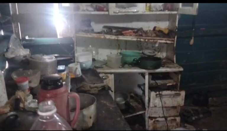 Cozinha da residência, onde a criança foi encontrada (Foto: Divulgação)