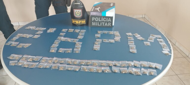 Material apreendido com a jovem (Foto: Divulgação)