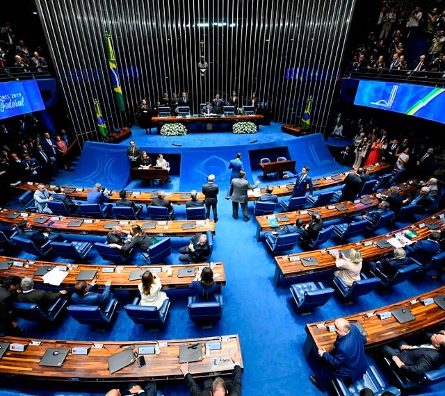 A matéria foi aprovada com 70 votos favoráveis nas duas etapas e seguirá para votação na Câmara dos Deputados.