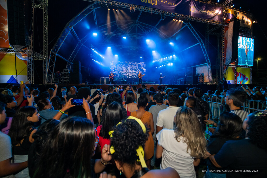 Como na primeira edição, os shows acontecem simultaneamente nos palcos Lua e Sol Como na primeira edição, os shows acontecem simultaneamente nos palcos Lua e Sol