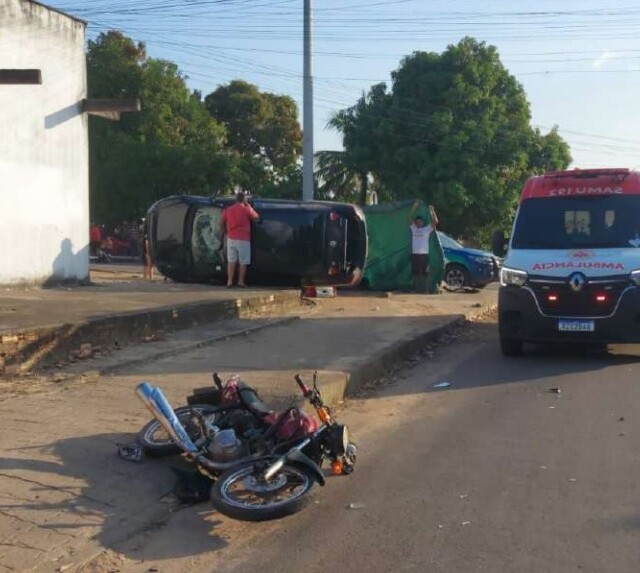 Acidente ocorreu no cruzamento entre as ruas Salvador e Imperatriz (Foto: Reprodução)