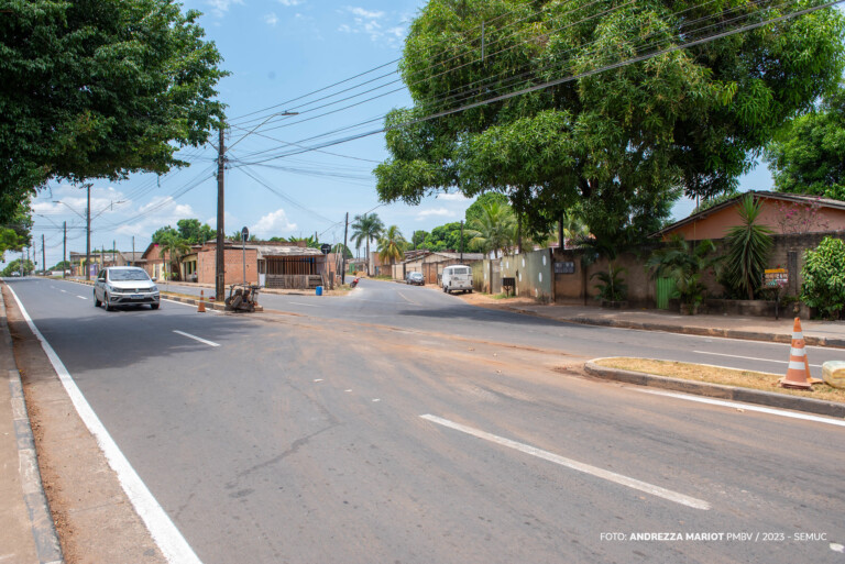 Fechamento do canteiro visa reduzir acidentes no local. (Foto: reprodução/PMBV)