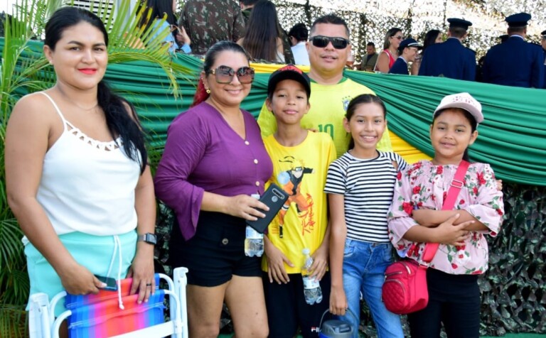 Família mantém tradição de prestigiar desfile 7 de Setembro
