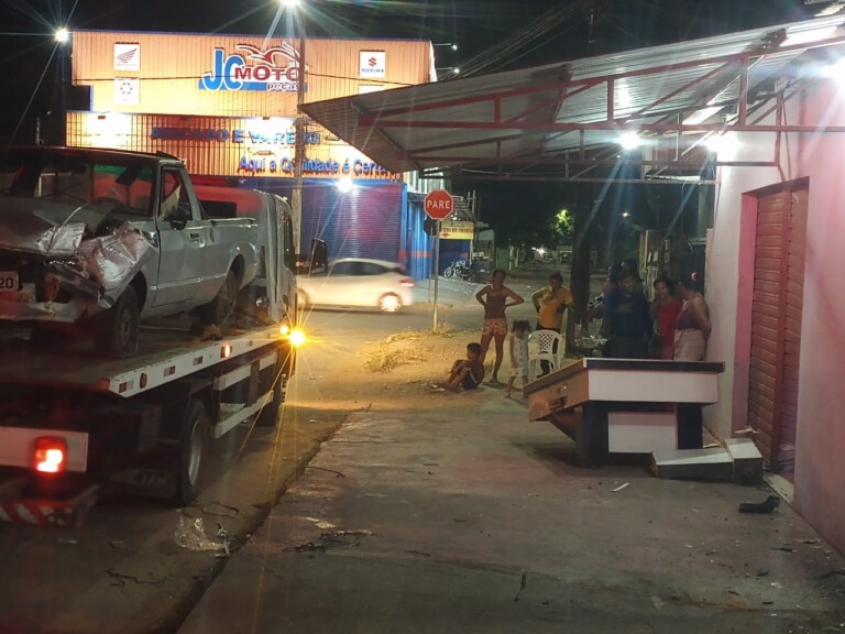 Acidente ocorreu na noite dessa terça-feira (19) (Foto: Reprodução/WhatsApp)