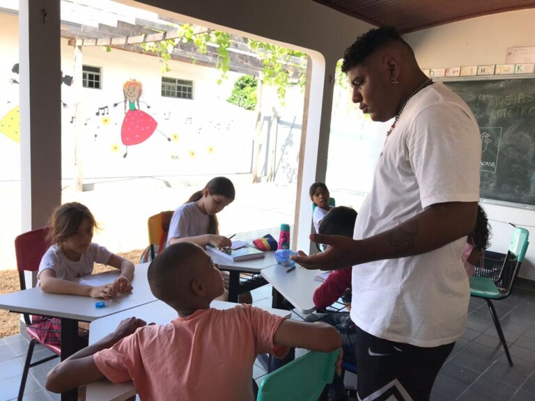 Ygor Ferreira aplica o projeto em centros de ensino, como o Espaço Saber. (Foto: arquivo pessoal)