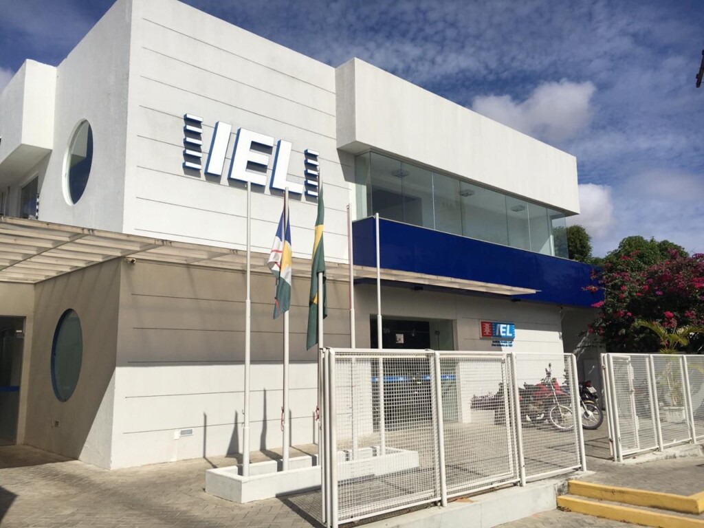 Estudantes universitários podem se inscrever para vagas de estágio Estudantes universitários podem se inscrever para vagas de estágio