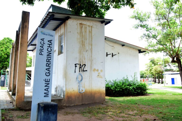 Praça Mané Garrincha no bairro Tancredo Neves (Foto: Nilzete Franco/FolhaBV)