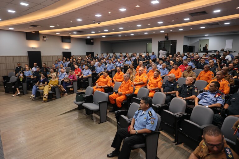 Curso é destinado a todos os monitores, comandantes e subcomandantes dos Corpos de Alunos dos Colégios Estaduais Militarizados (Foto: Marcelo Sales)