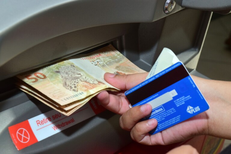 Servidores estaduais receberão salários no dia 27