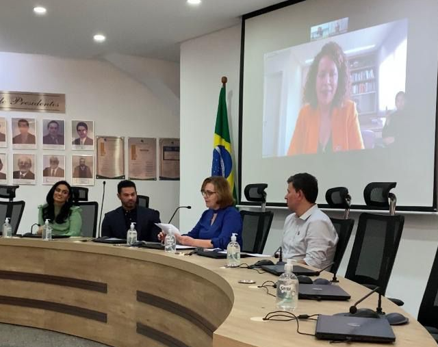 As aulas serão ministradas de forma telepresencial, por plataforma de videoconferência. (Foto: Divulgação)