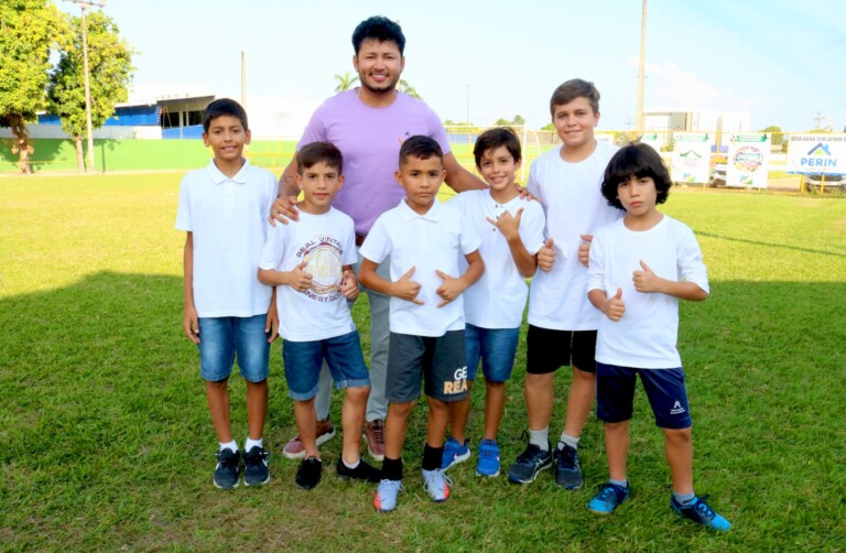 Atletas selecionados para a avaliação, acompanhados do técnico e agente, Bruno de Farias. (Foto: Wenderson Cabral)